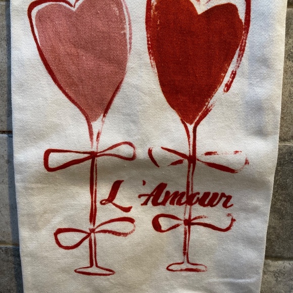 ❤️ ANTHROPOLOGIE CHAMPAGNE VALENTINE HEART DISH TOWEL NEW - Picture 2 of 3